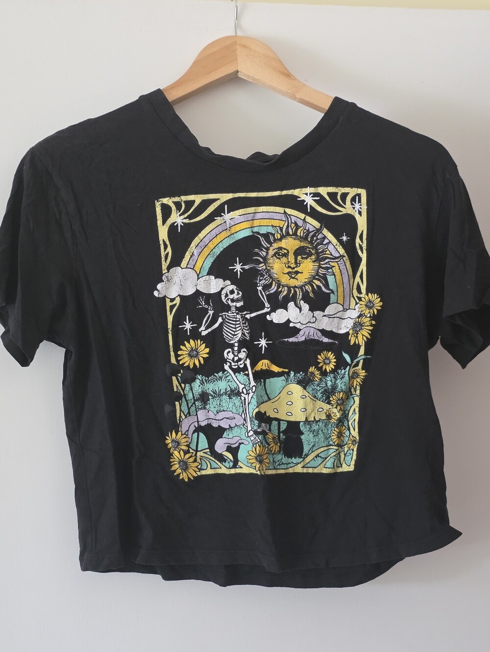 Whimsical graphic cropped tee